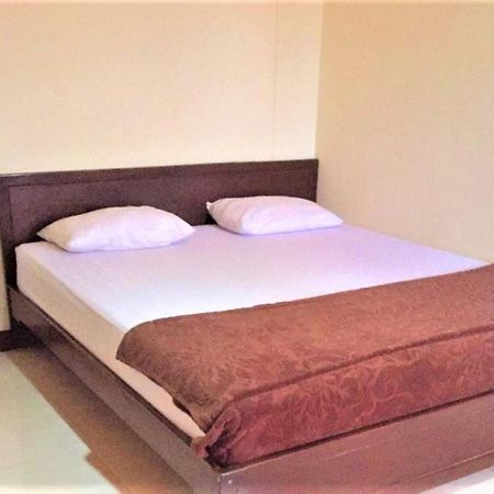 Hotel Aroma Inn Понтианак Екстериор снимка