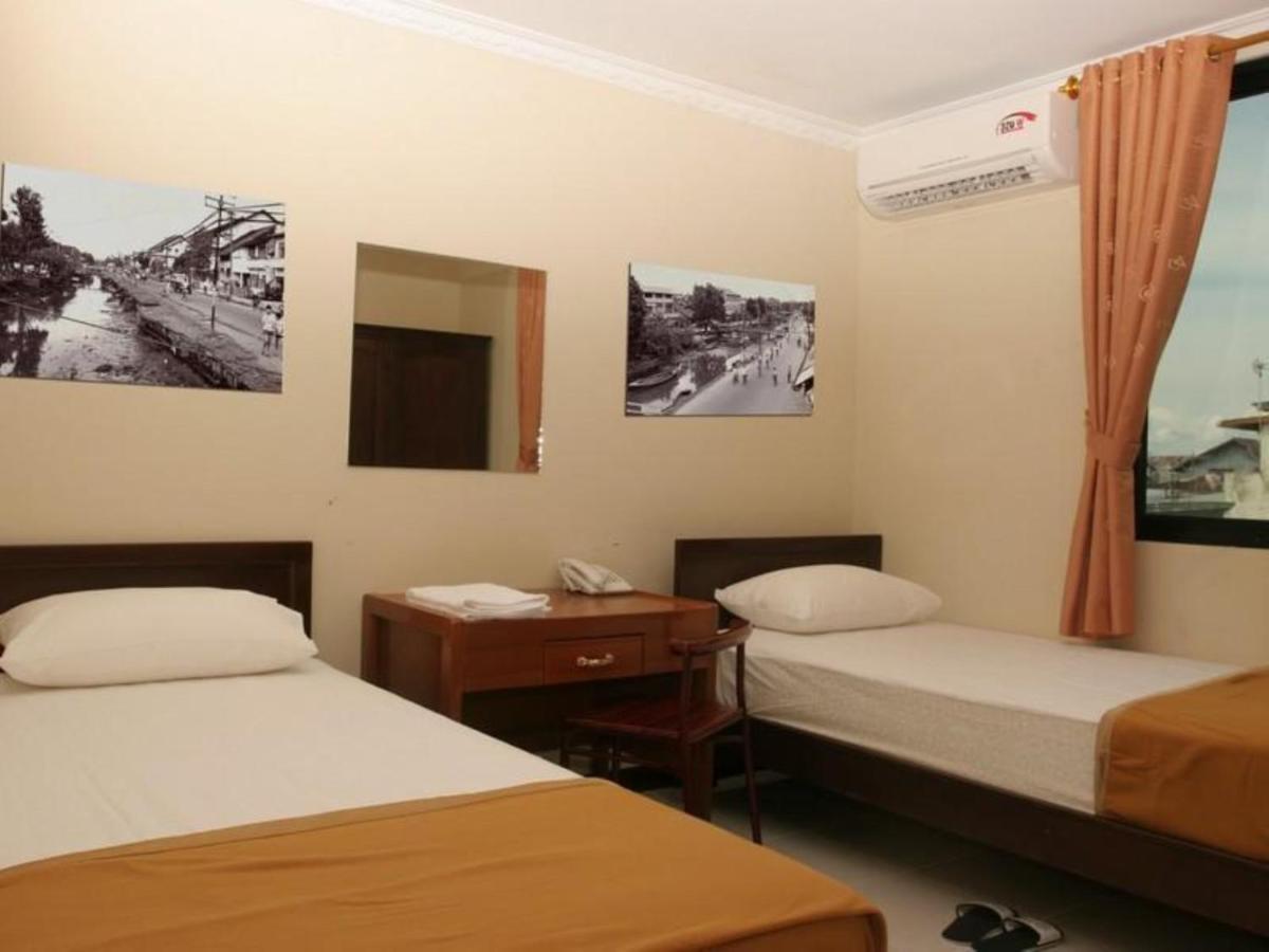 Hotel Aroma Inn Понтианак Екстериор снимка