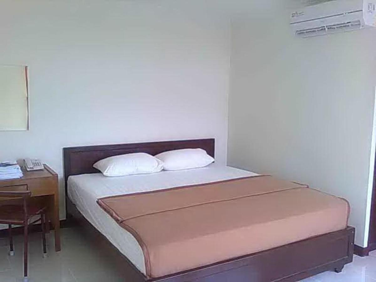 Hotel Aroma Inn Понтианак Екстериор снимка