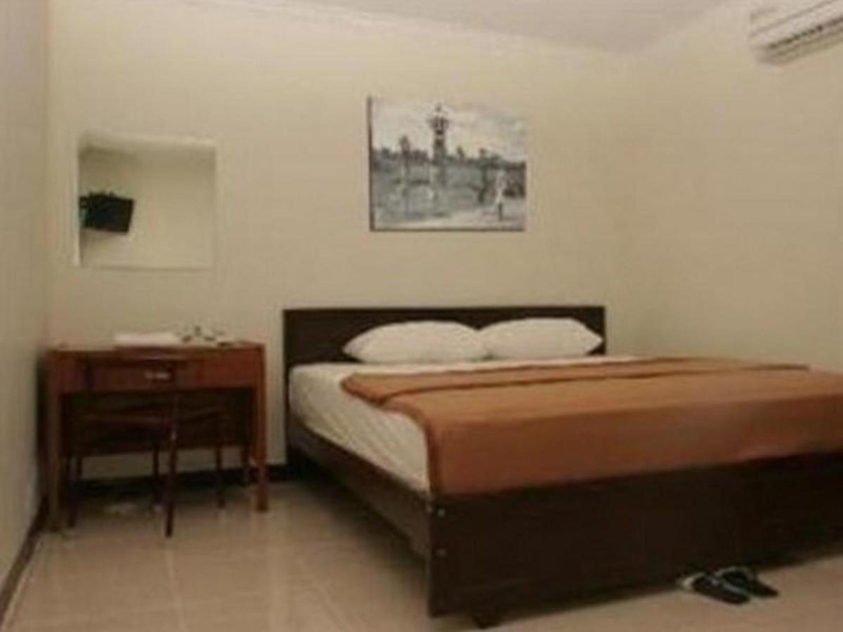 Hotel Aroma Inn Понтианак Екстериор снимка