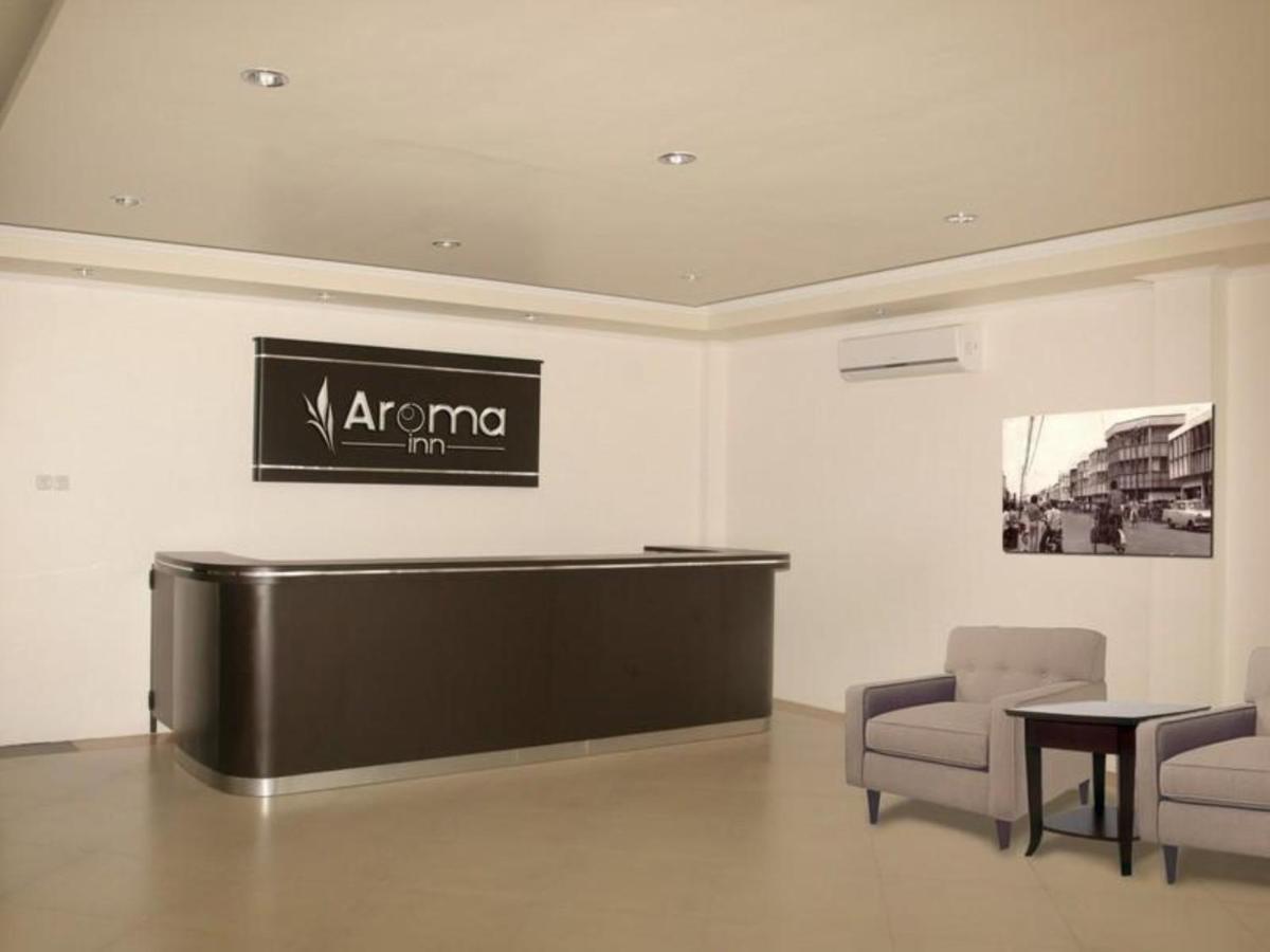 Hotel Aroma Inn Понтианак Екстериор снимка