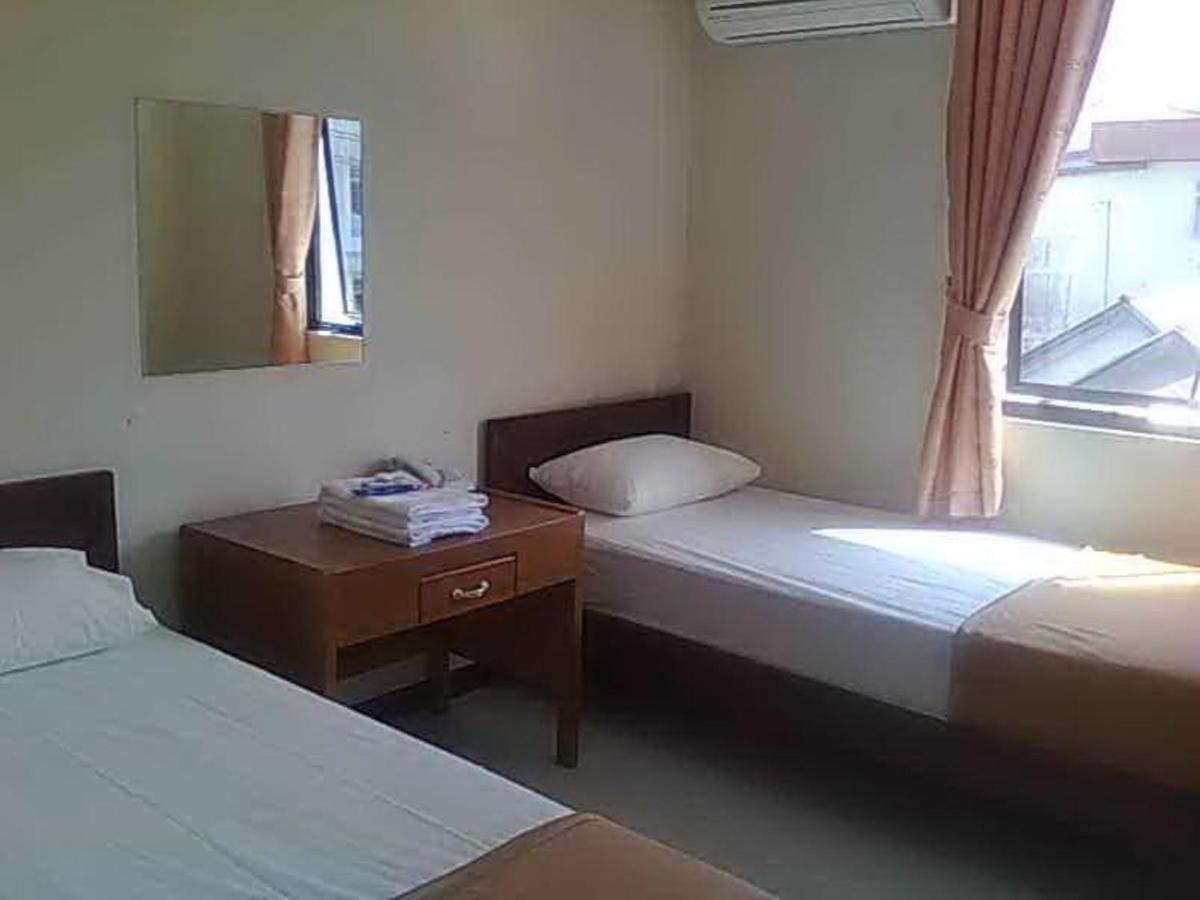 Hotel Aroma Inn Понтианак Екстериор снимка