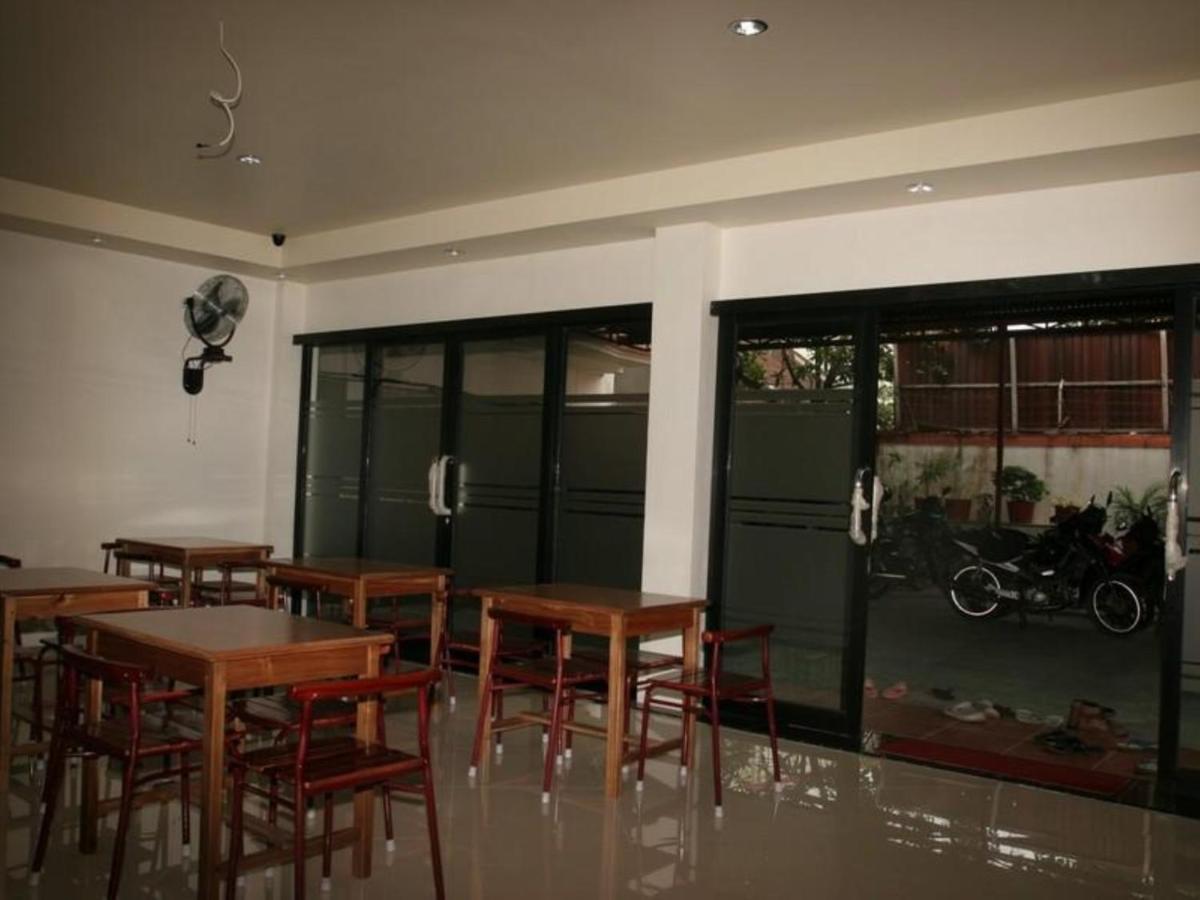 Hotel Aroma Inn Понтианак Екстериор снимка