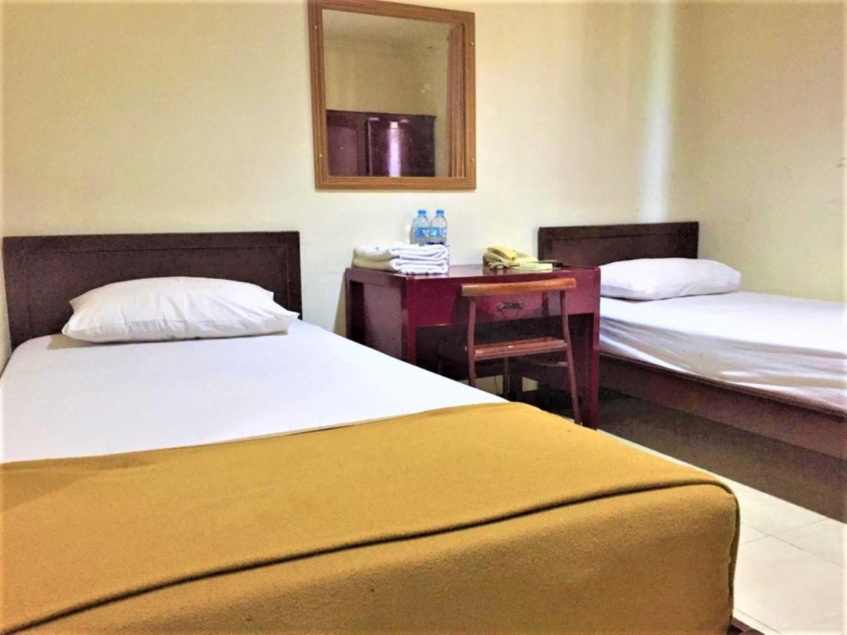 Hotel Aroma Inn Понтианак Екстериор снимка