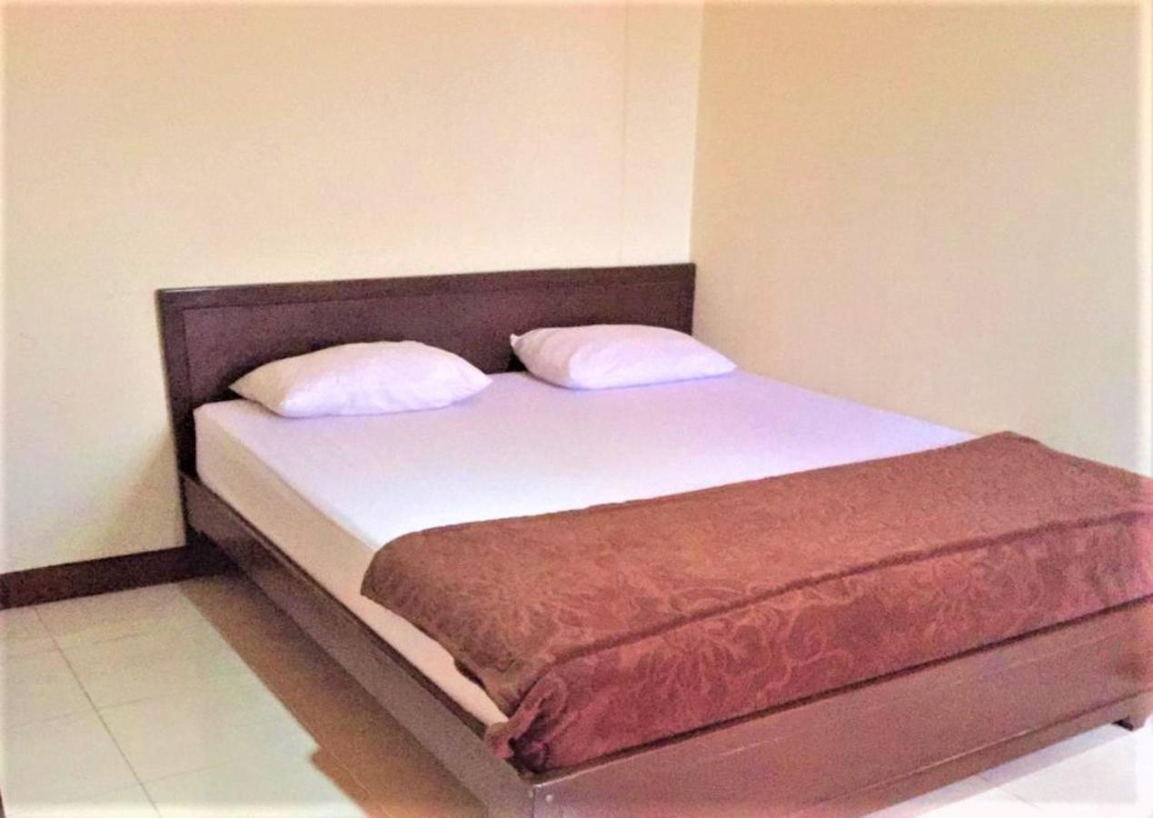Hotel Aroma Inn Понтианак Екстериор снимка