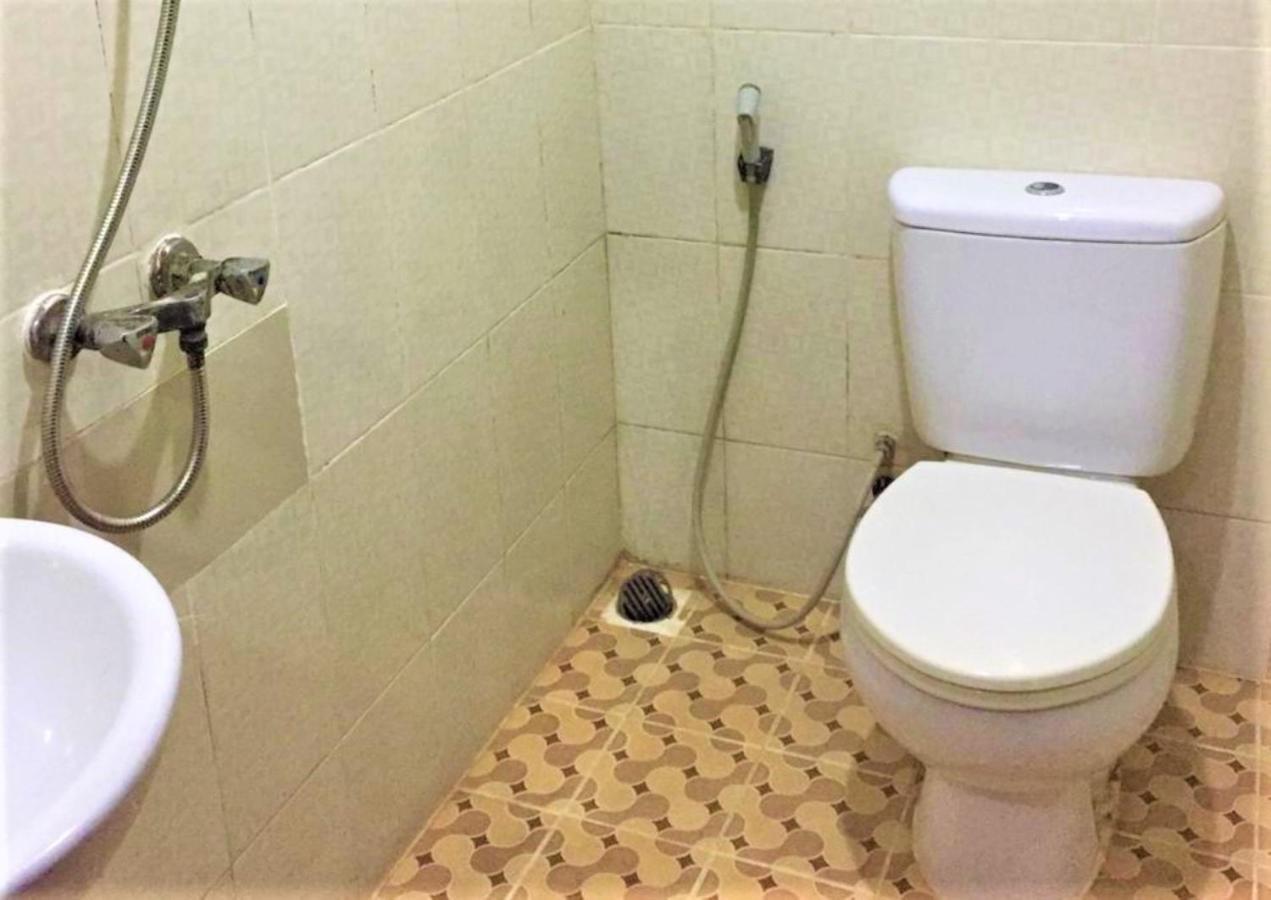 Hotel Aroma Inn Понтианак Екстериор снимка