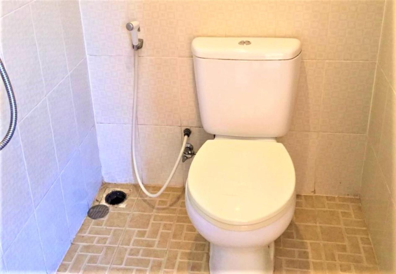 Hotel Aroma Inn Понтианак Екстериор снимка