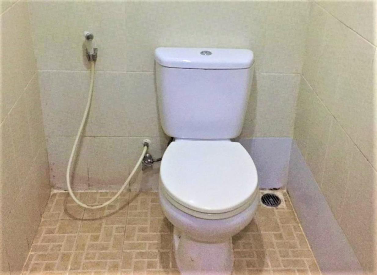 Hotel Aroma Inn Понтианак Екстериор снимка