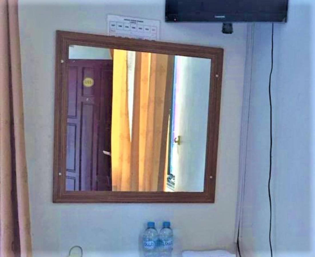 Hotel Aroma Inn Понтианак Екстериор снимка